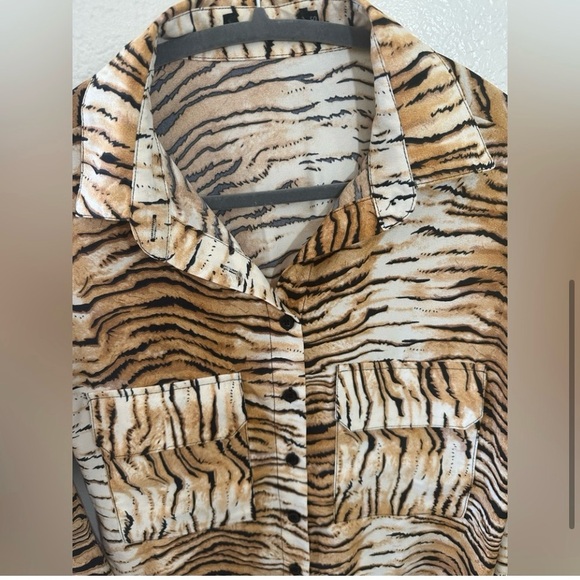 Tiger Print Boxy Button-down Shirt small - Picture 2 of 6